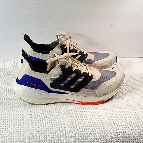 Athletic_Shoes